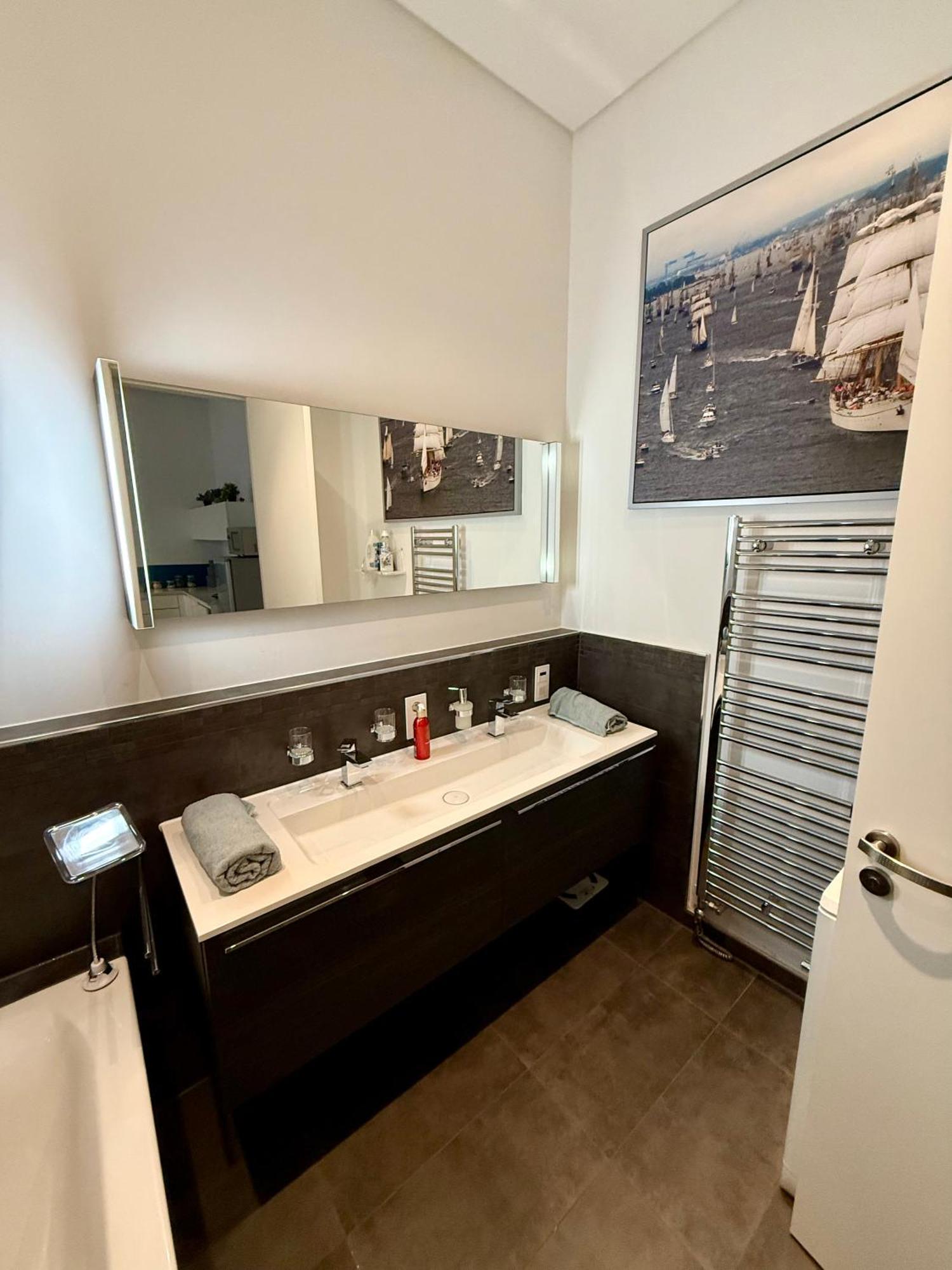 Relax-Wohnung Mit Balkon Ueber Die Weisse Elster Lipsia Esterno foto